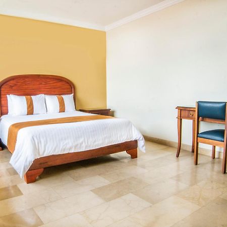 Gran Hotel De Lago - Lago Agrio Nueva Loja Esterno foto