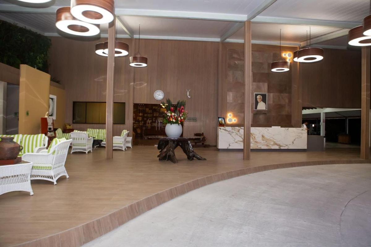 Gran Hotel De Lago - Lago Agrio Nueva Loja Esterno foto