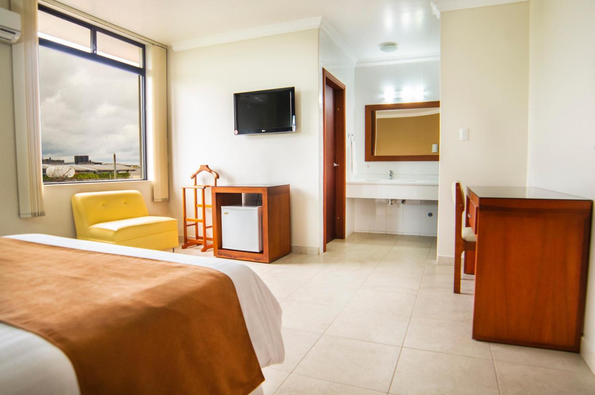 Gran Hotel De Lago - Lago Agrio Nueva Loja Esterno foto