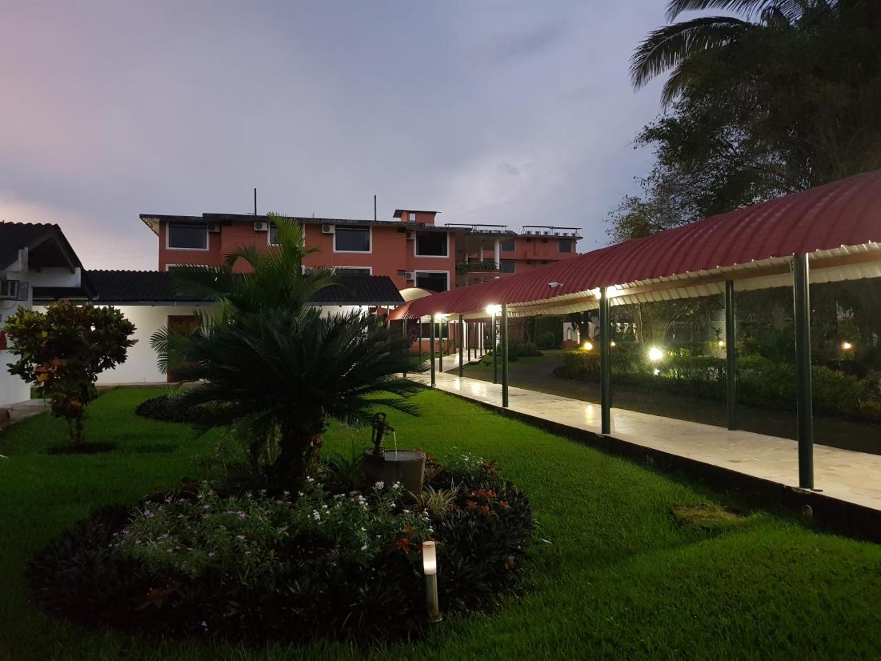 Gran Hotel De Lago - Lago Agrio Nueva Loja Esterno foto