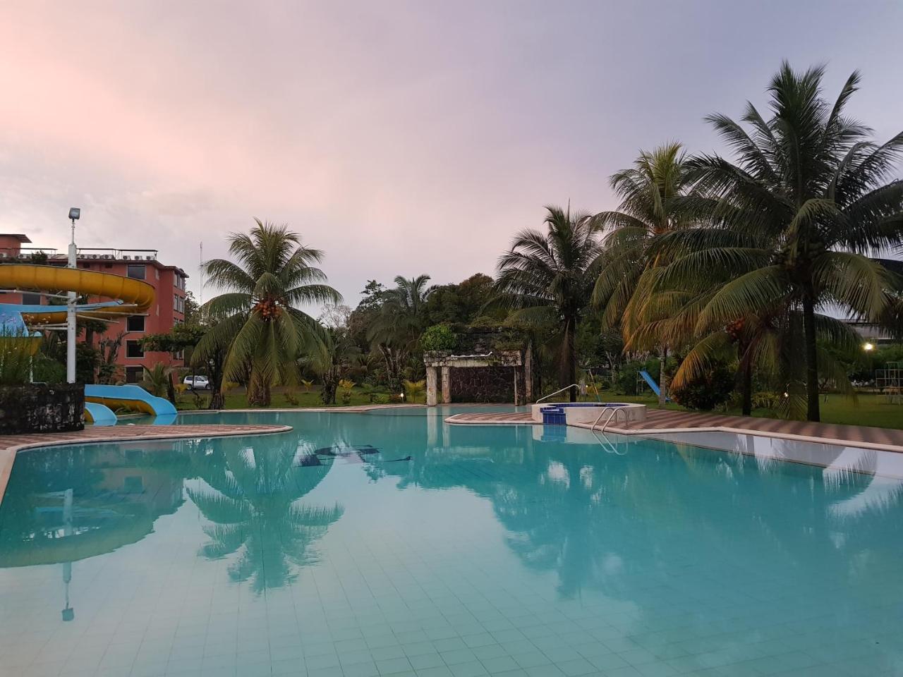 Gran Hotel De Lago - Lago Agrio Nueva Loja Esterno foto