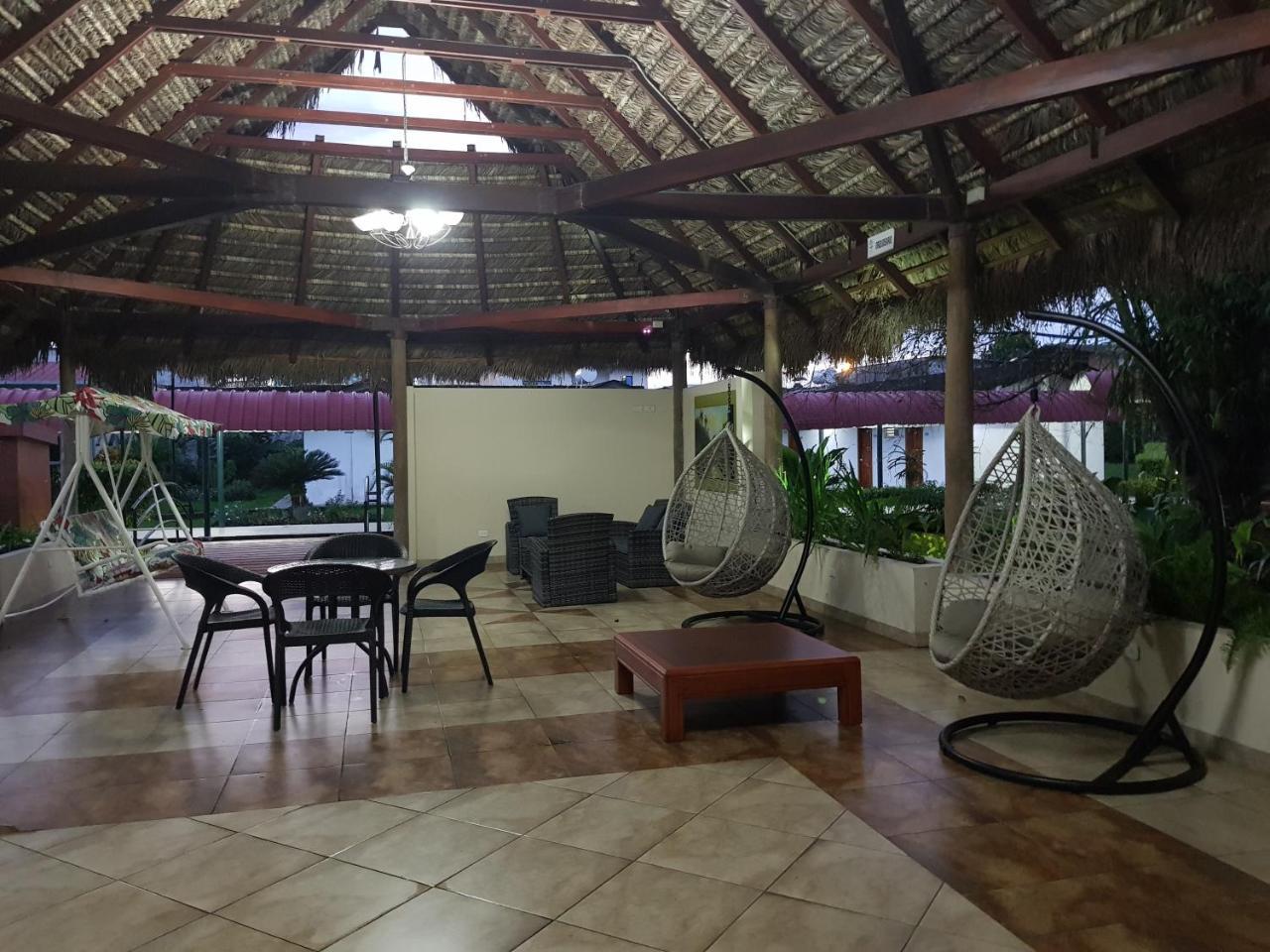 Gran Hotel De Lago - Lago Agrio Nueva Loja Esterno foto
