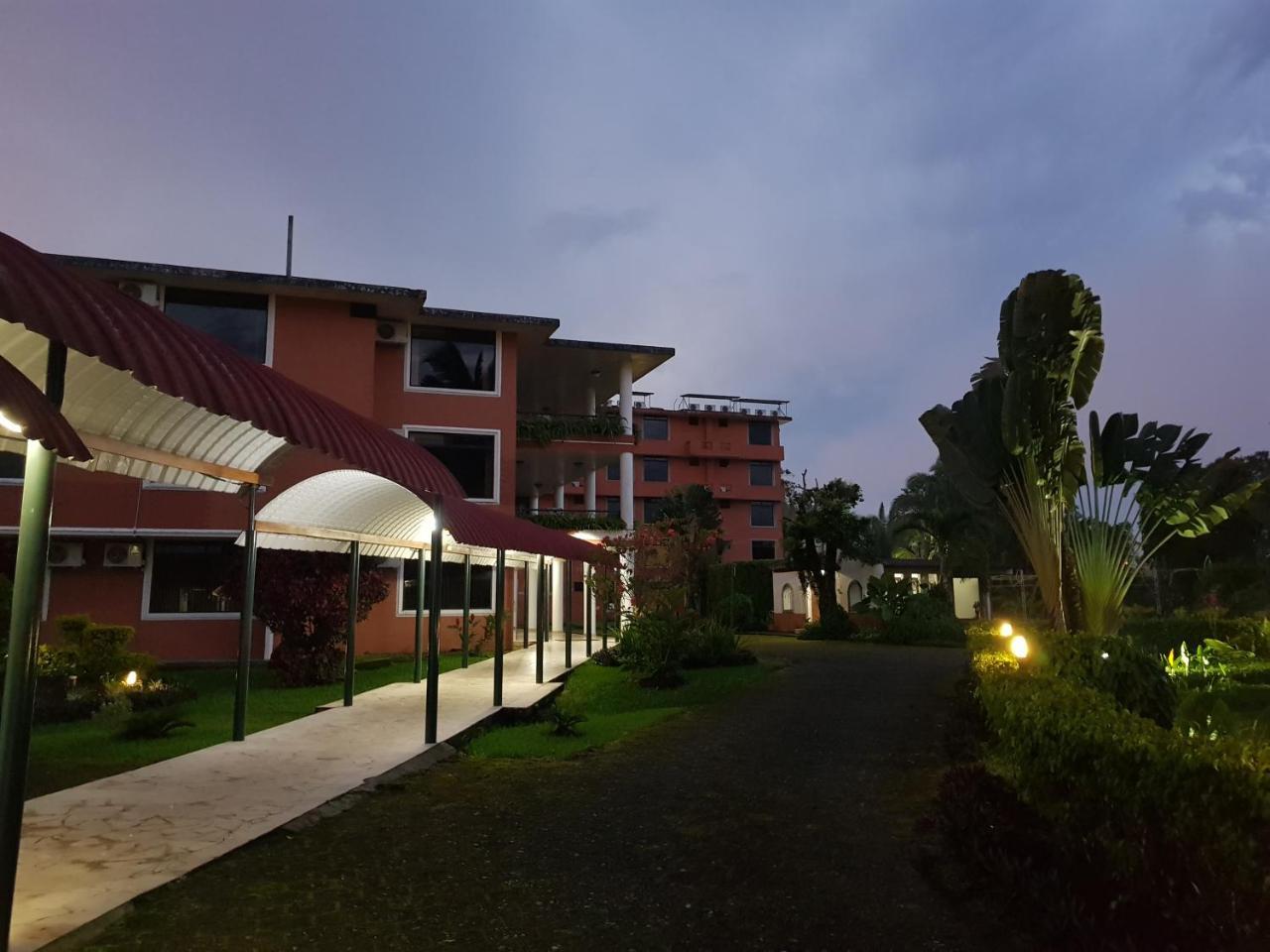 Gran Hotel De Lago - Lago Agrio Nueva Loja Esterno foto