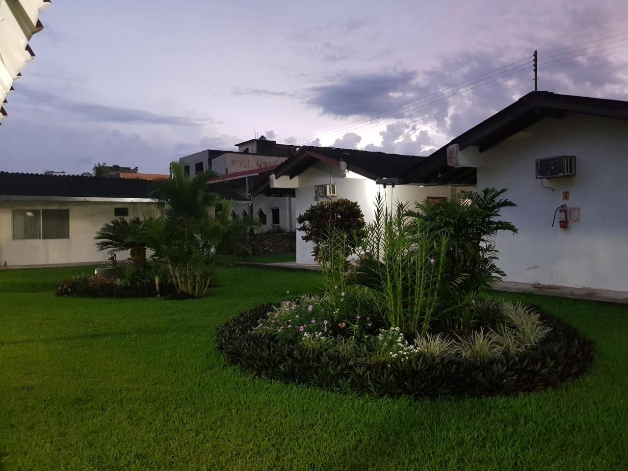 Gran Hotel De Lago - Lago Agrio Nueva Loja Esterno foto
