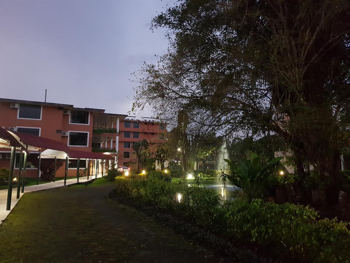 Gran Hotel De Lago - Lago Agrio Nueva Loja Esterno foto