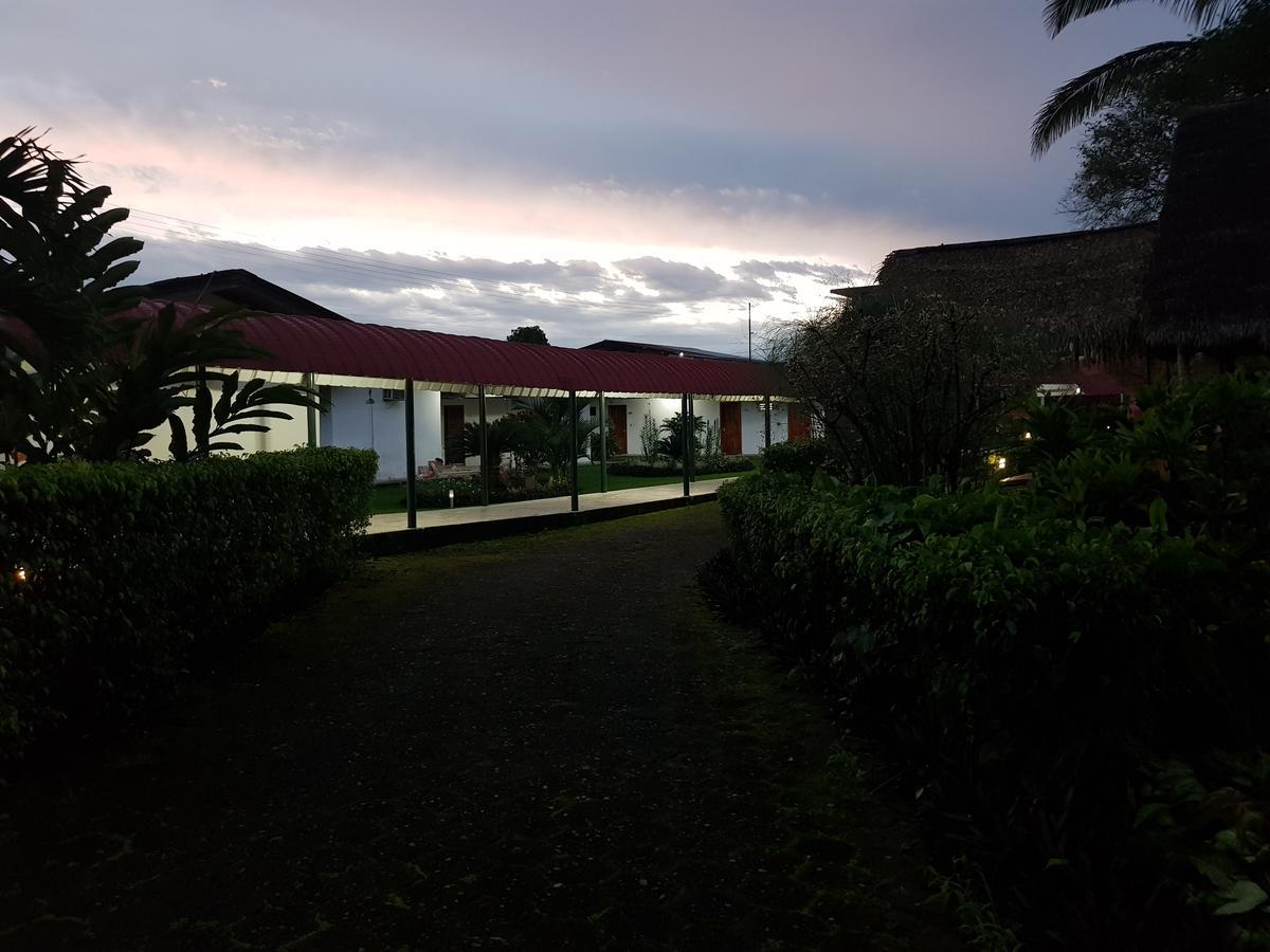 Gran Hotel De Lago - Lago Agrio Nueva Loja Esterno foto
