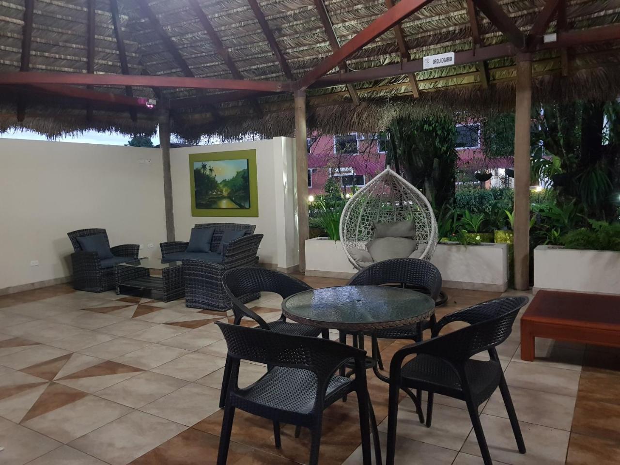 Gran Hotel De Lago - Lago Agrio Nueva Loja Esterno foto