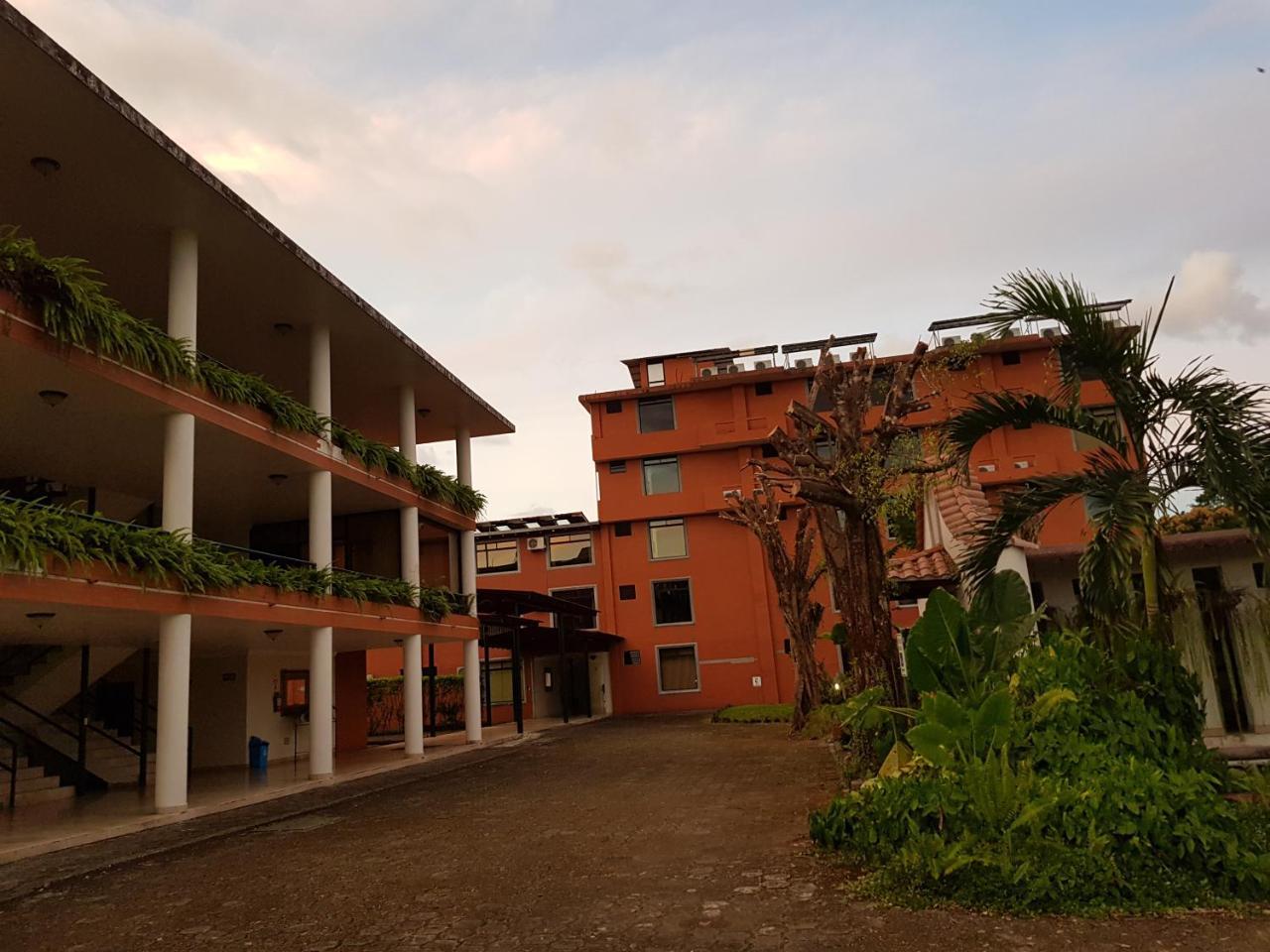 Gran Hotel De Lago - Lago Agrio Nueva Loja Esterno foto